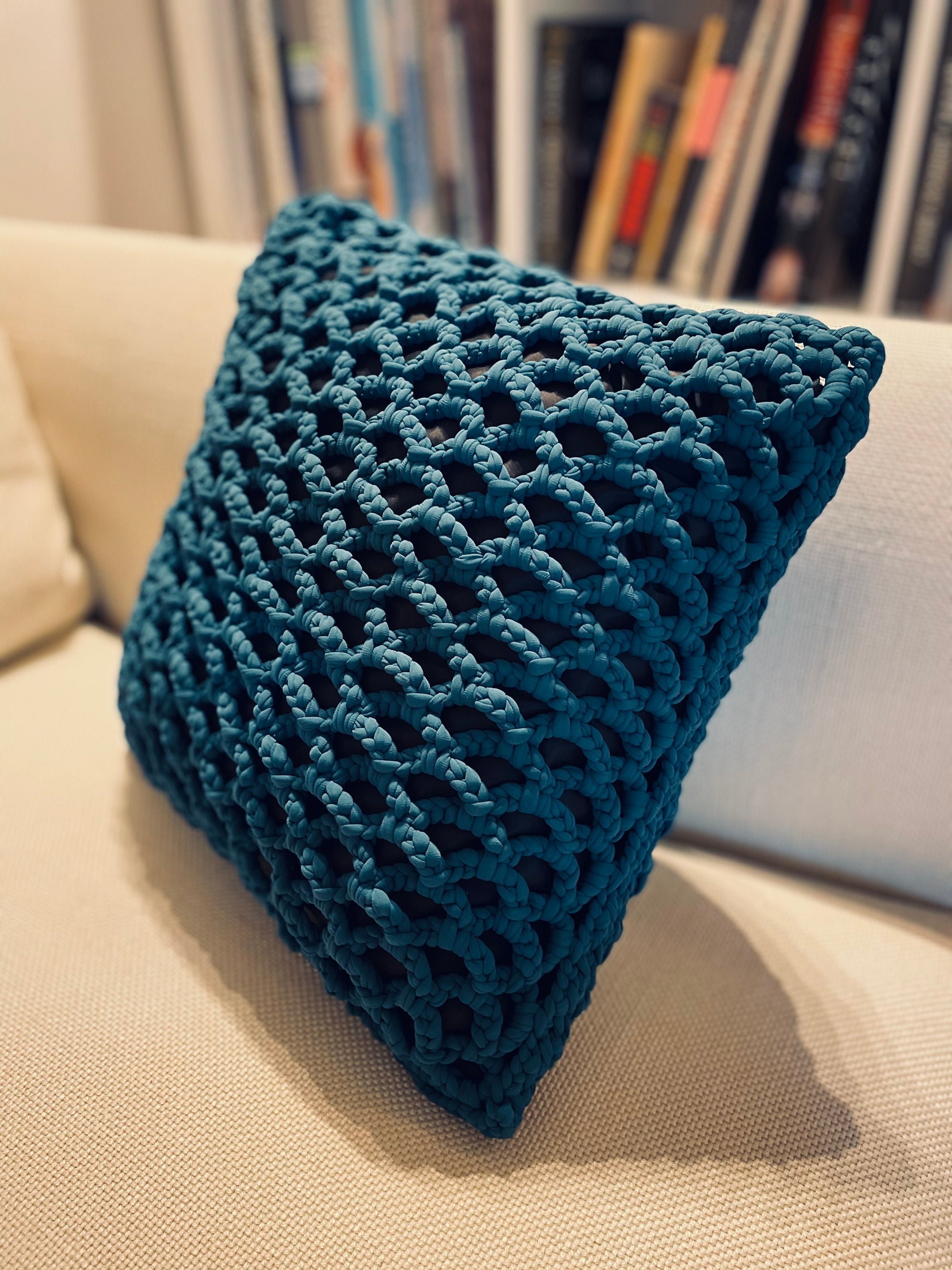 Fishnet weaved waterproof pillows