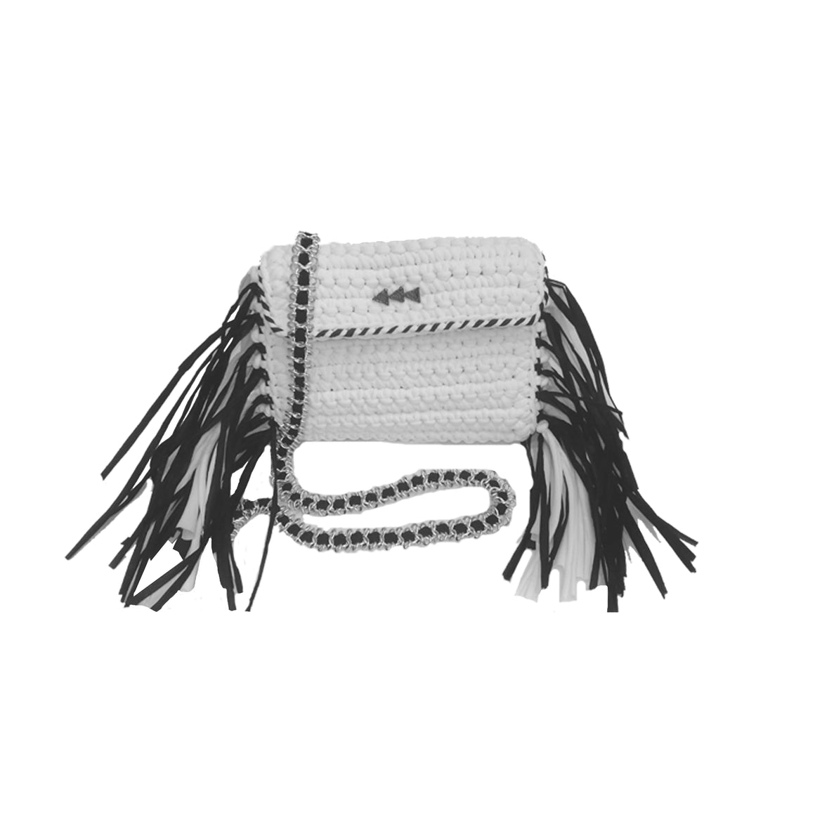 Taghari-Raffia-Bag-in-white-and-black-with-arrow-jewel-designed-by-alexandra-koumba